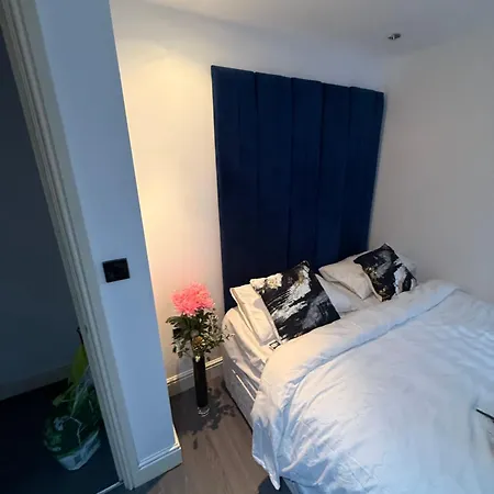 Echelon Executive 1 * Bradford (West Yorkshire)